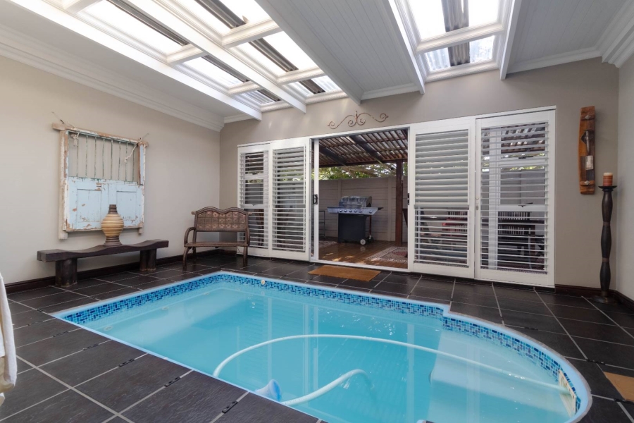 6 Bedroom Property for Sale in Sandbaai Western Cape